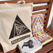 Triangulum e Il reattivo, di Masande Ntshanga, più shopper triangoli
